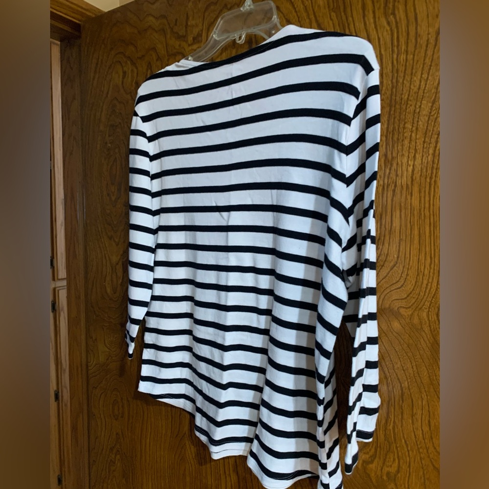 Chico Black and white stripped shirt. Size 3 excellent condition. Smoke grew